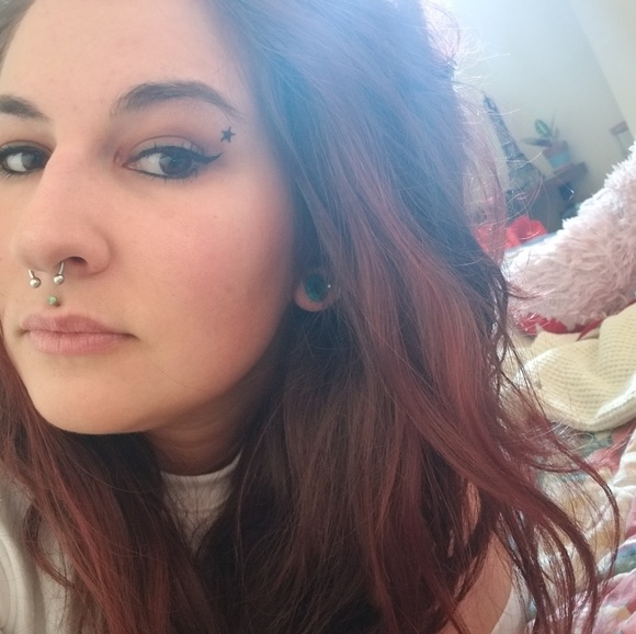 Meet your Posher and Shopper, Marissa - Picture 2 of 5